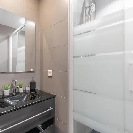 Aux Portes De Bordeaux Le Golden Gate Mindurguest Apartment Lormont