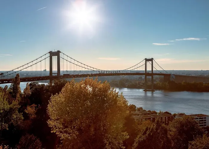 Aux Portes De Bordeaux Le Golden Gate Mindurguest * Lormont